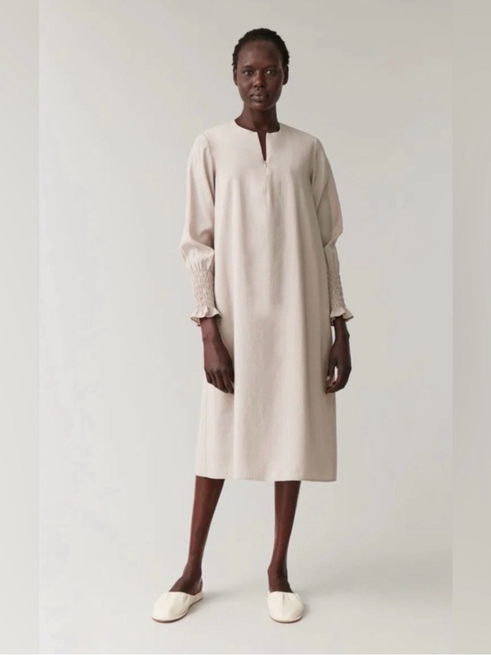 COS Dresses & Skirts - COS Smocked Sleeve Midi Dress🖤